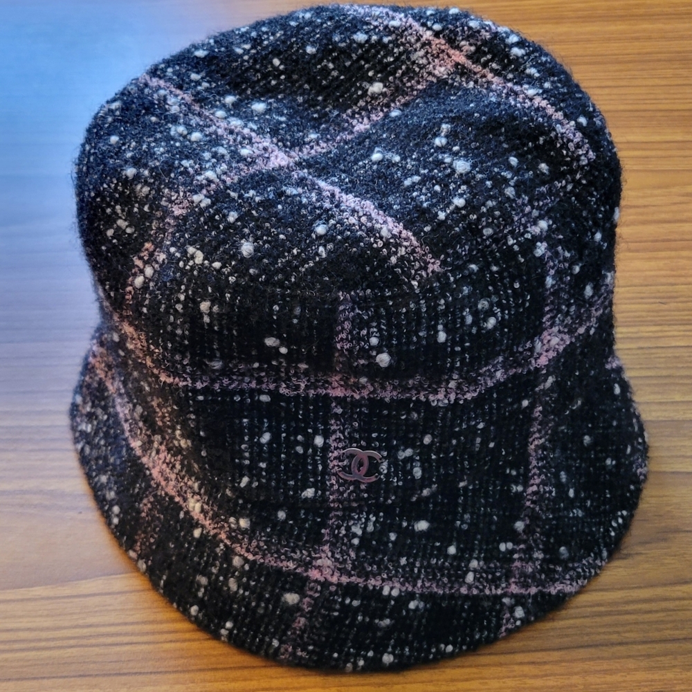 Chanel bucket hat